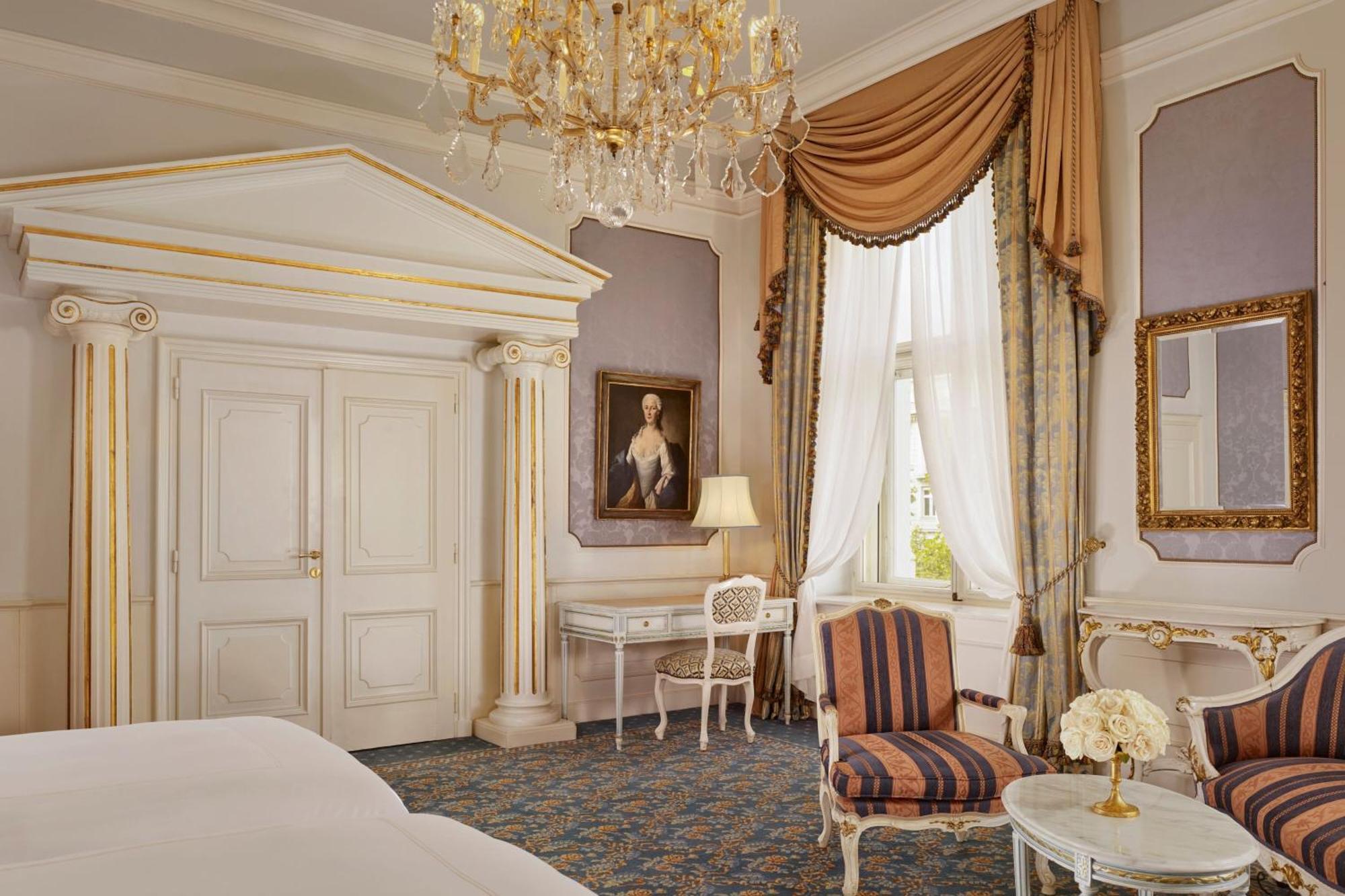 Hotel Imperial, A Luxury Collection Hotel, Vienna Exterior photo A suite at the Hotel de Crillon