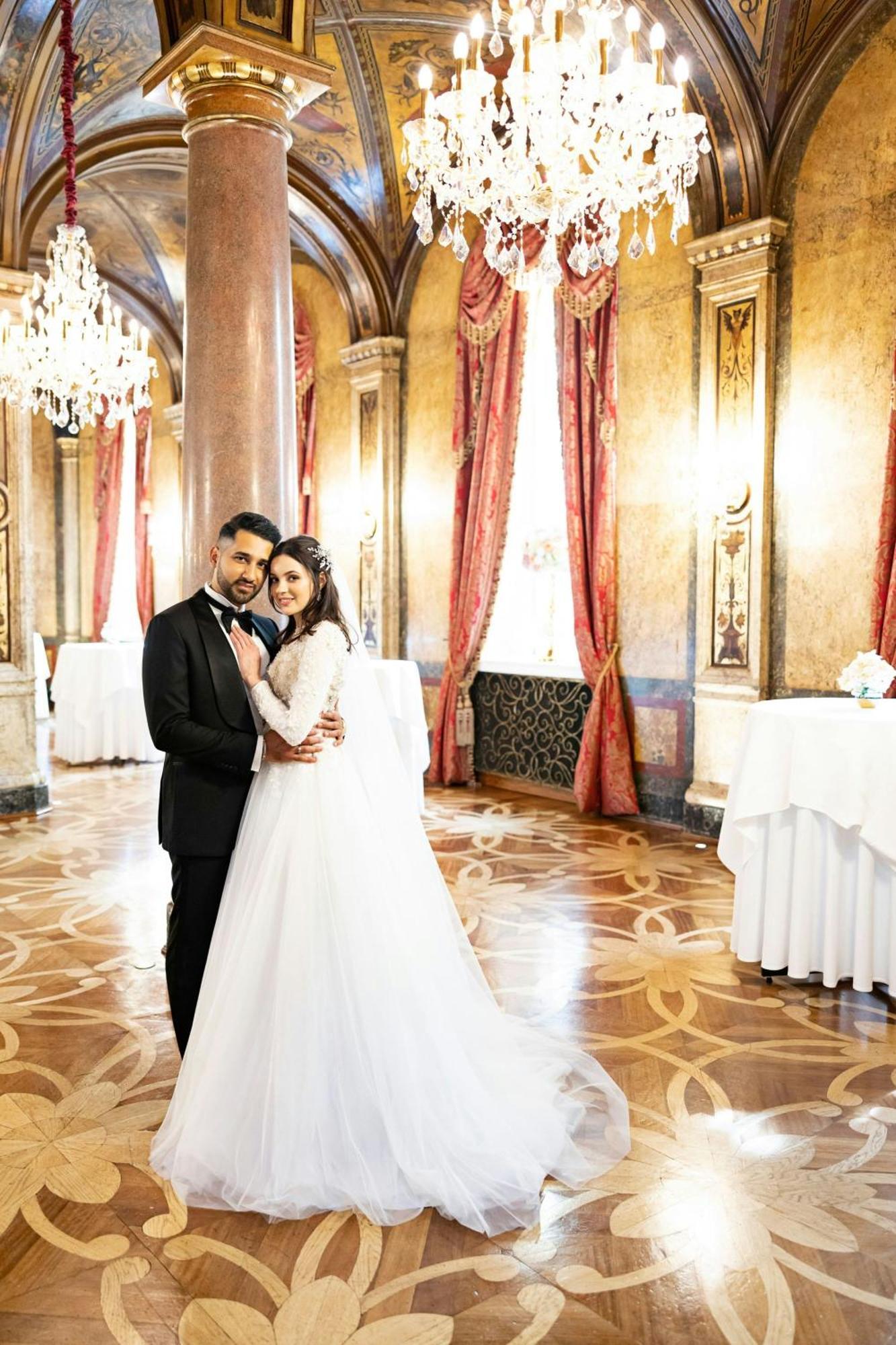 Hotel Imperial, A Luxury Collection Hotel, Vienna Exterior photo Wedding in the ballroom of the Hotel de Ville