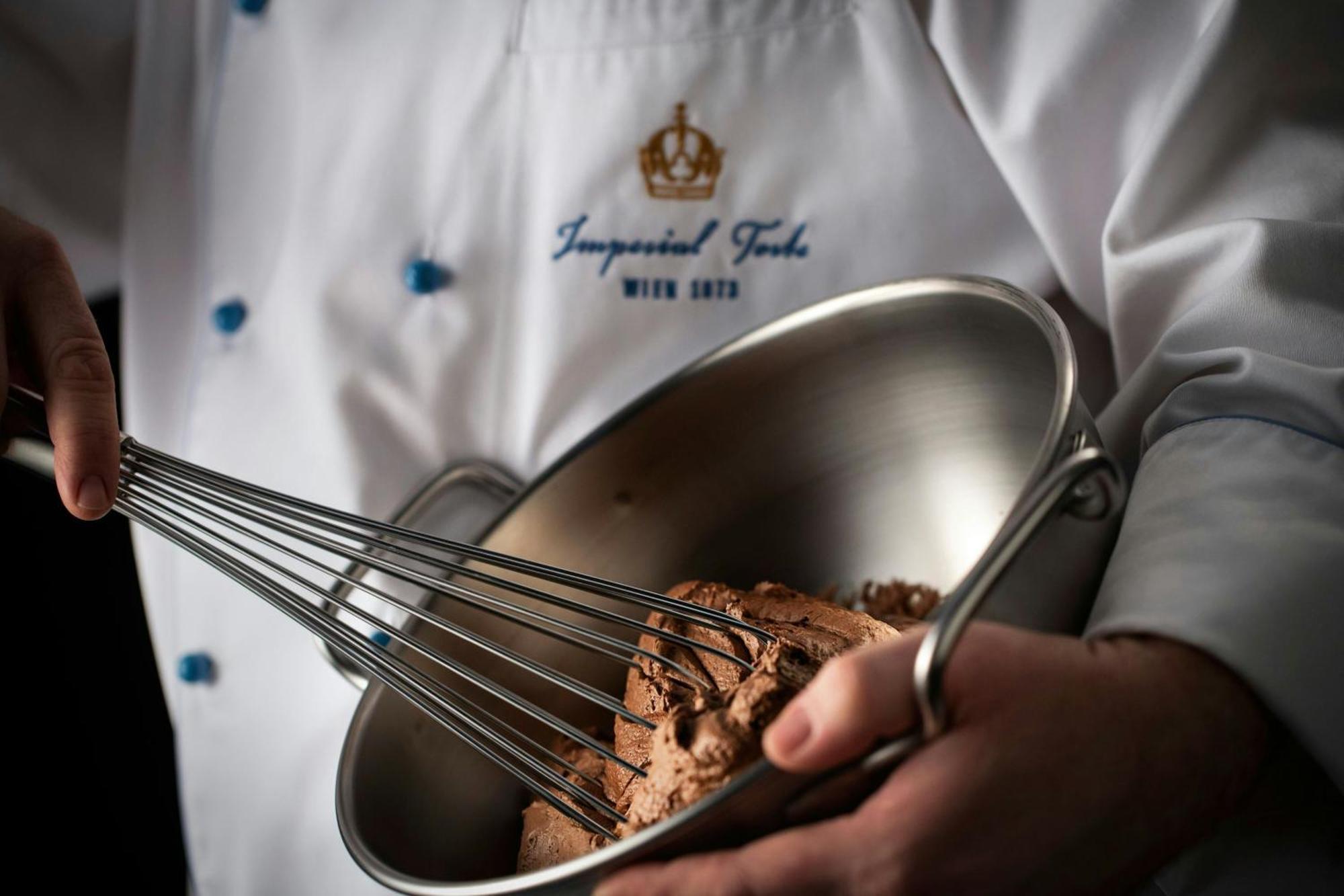 Hotel Imperial, A Luxury Collection Hotel, Vienna Exterior photo A pastry chef at work