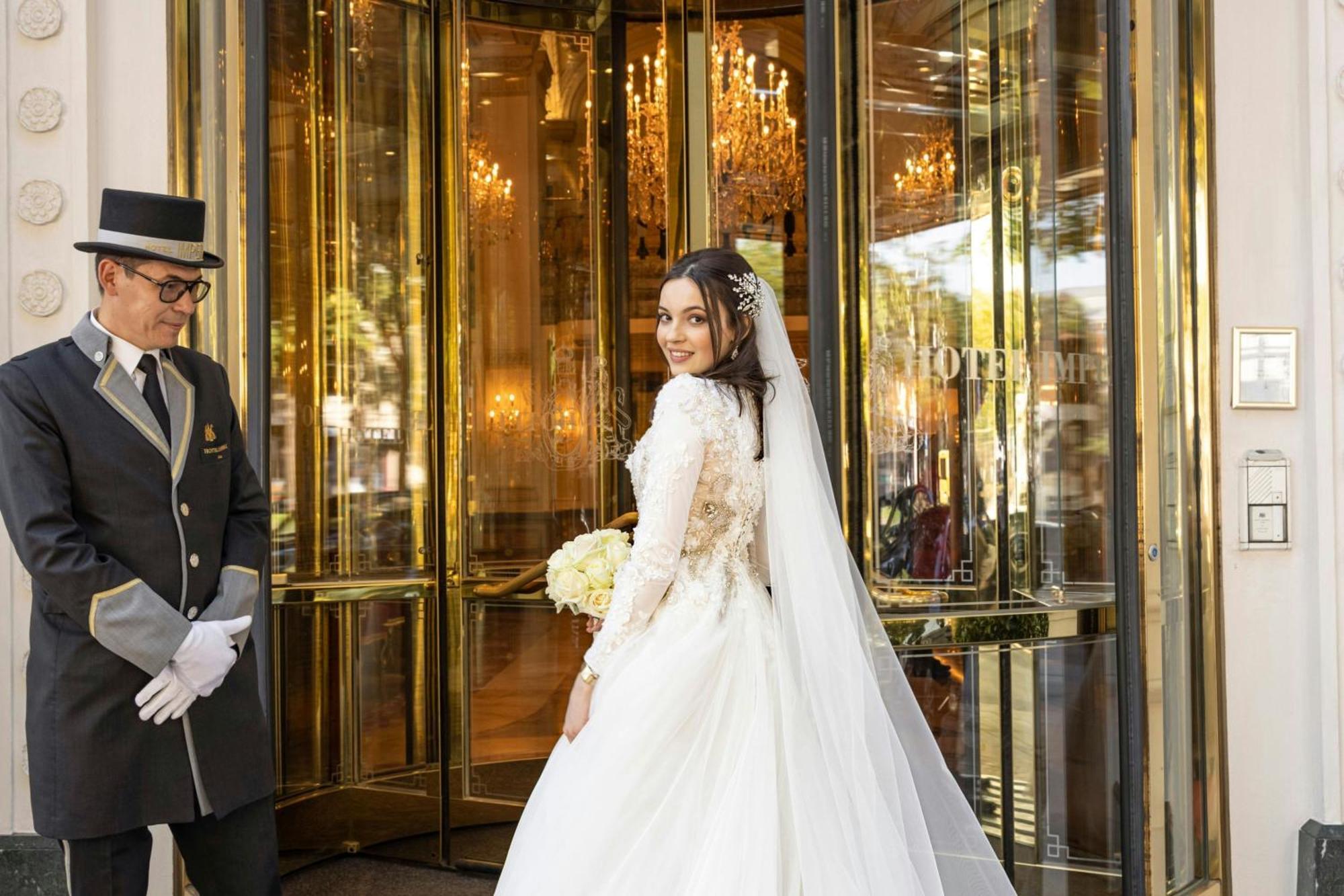 Hotel Imperial, A Luxury Collection Hotel, Vienna Exterior photo A doorman at the Four Seasons Hotel in Paris